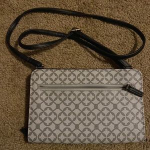 Crossbody travel bag.